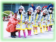 幼年消防クラブ・組替式の写真