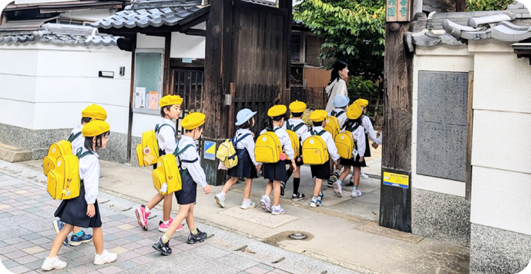 集団登園の写真